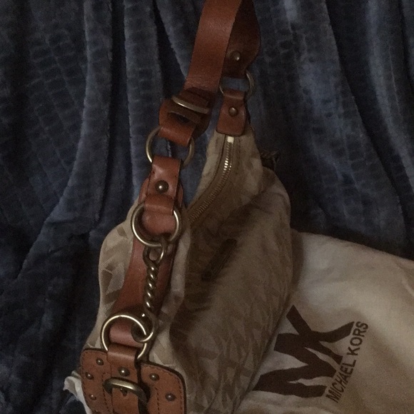 Michael Kors monogram print small handbag - Picture 2 of 3